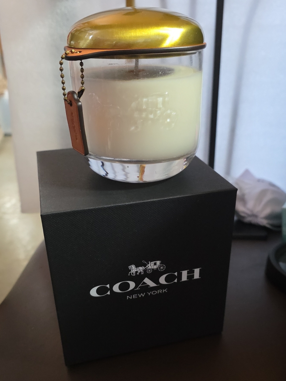 Coach NWT/Box Scented Candle Embossed Horse & Carriage & Tan Leather Hang Tag - Picture 10 of 10
